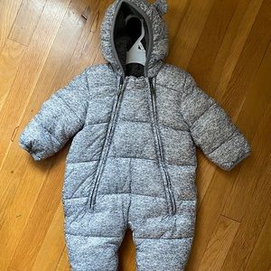0-6mo Baby GAP snowsuit. Double zipper for easy dressing. Practically brand new